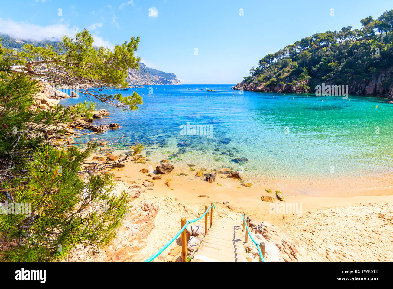 Des mesures pour la plage idyllique de Aiguablava Fornells près de village, Costa Brava, Espagne Banque D'Images