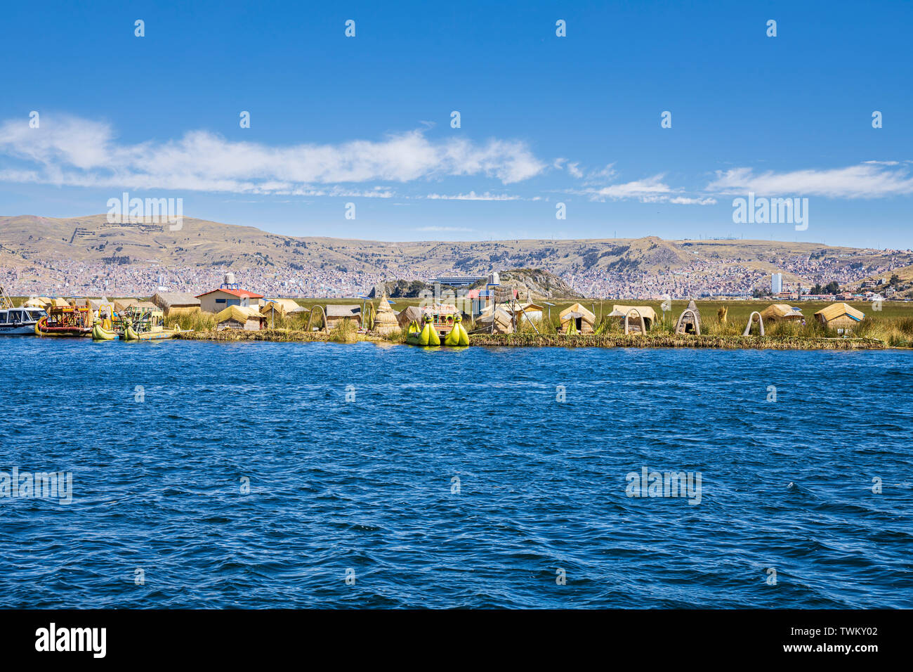 Les îles Uros, îles flottantes de roseaux sur le lac Titicaca, le Pérou, Amérique du Sud Banque D'Images