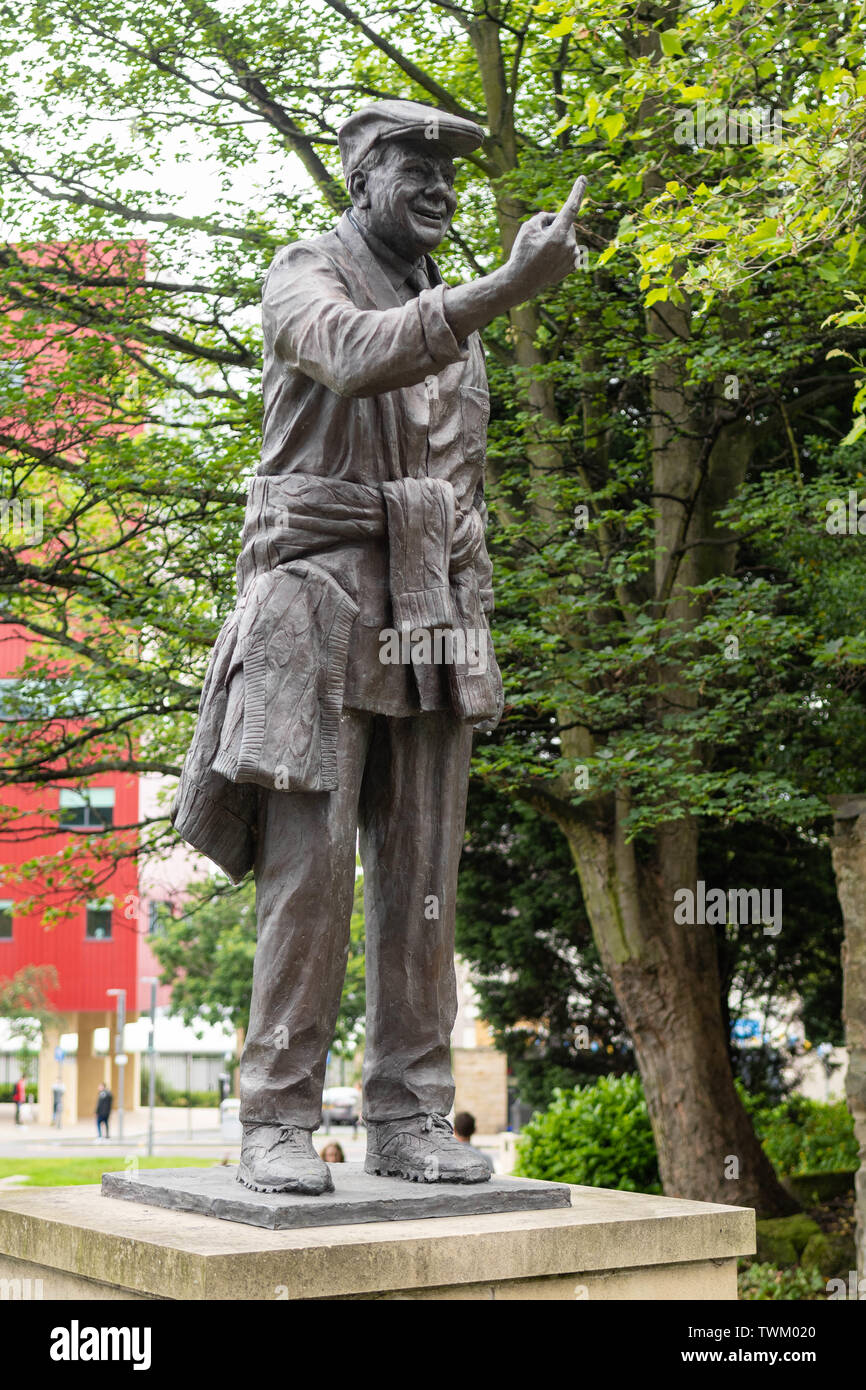 Dickie Bird statue in Barnsley, South Yorkshire, Angleterre, Royaume-Uni Banque D'Images