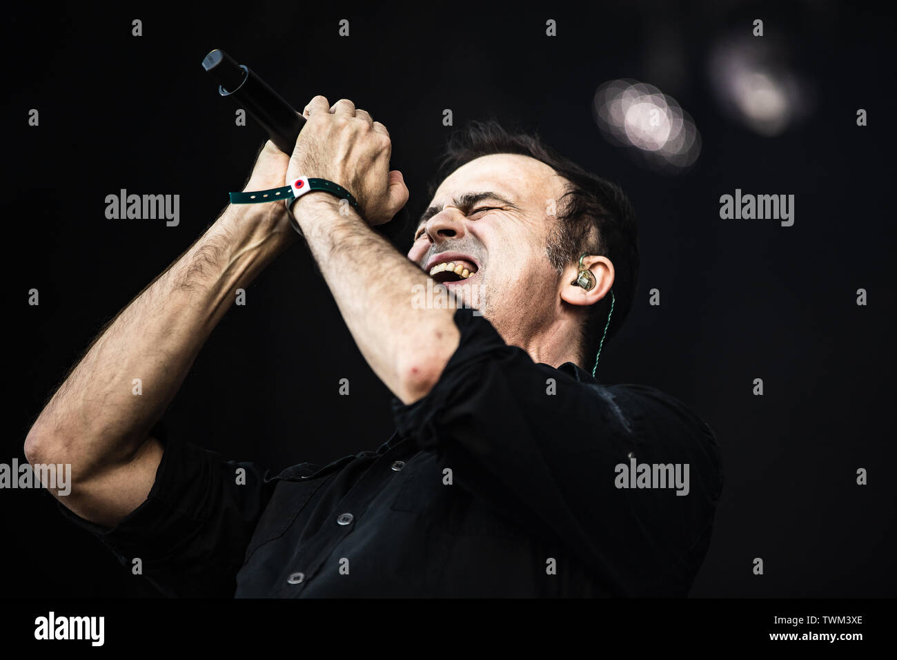 Copenhague, Danemark. 20 Juin, 2019. Copenhague, Danemark - Juin 20th, 2019. Le groupe de power metal Allemand-américain Demons & Wizards effectue un concert live au cours de l'heavy metal danois Copenhell festival 2019 à Copenhague. Hansi Kürsch chanteur ici est vu sur scène. (Photo crédit : Gonzales Photo/Alamy Live News Banque D'Images