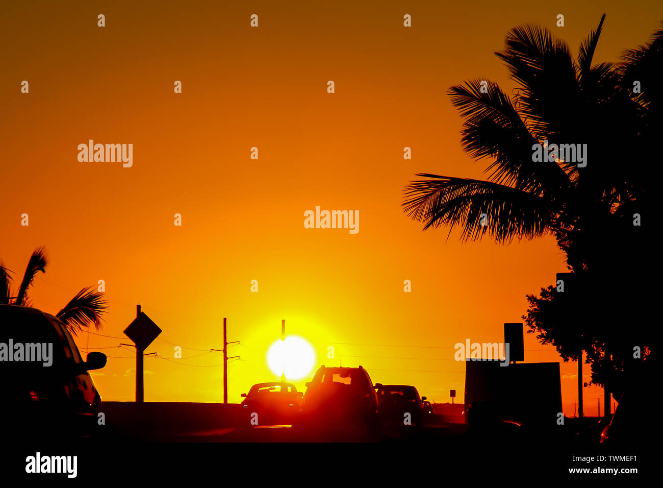 Coucher du soleil sur les Florida Keys Overseas Highway ('Smême-Mile Bridge') à Marathon, Floride, USA. Banque D'Images