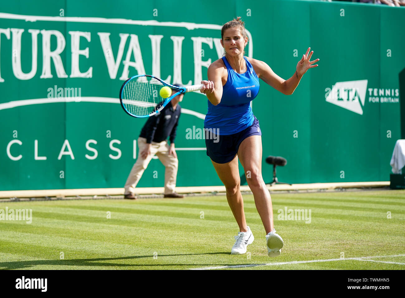 Club Prieuré Edgbaston, Birmingham, UK. 21 Juin, 2019. Nature Valley WTA tennis Classic tournoi ; Julia Goerges (GER) frappe un coup droit dans son contre Yulia Putintseva match quart (KAZ) Credit : Action Plus Sport/Alamy Live News Banque D'Images