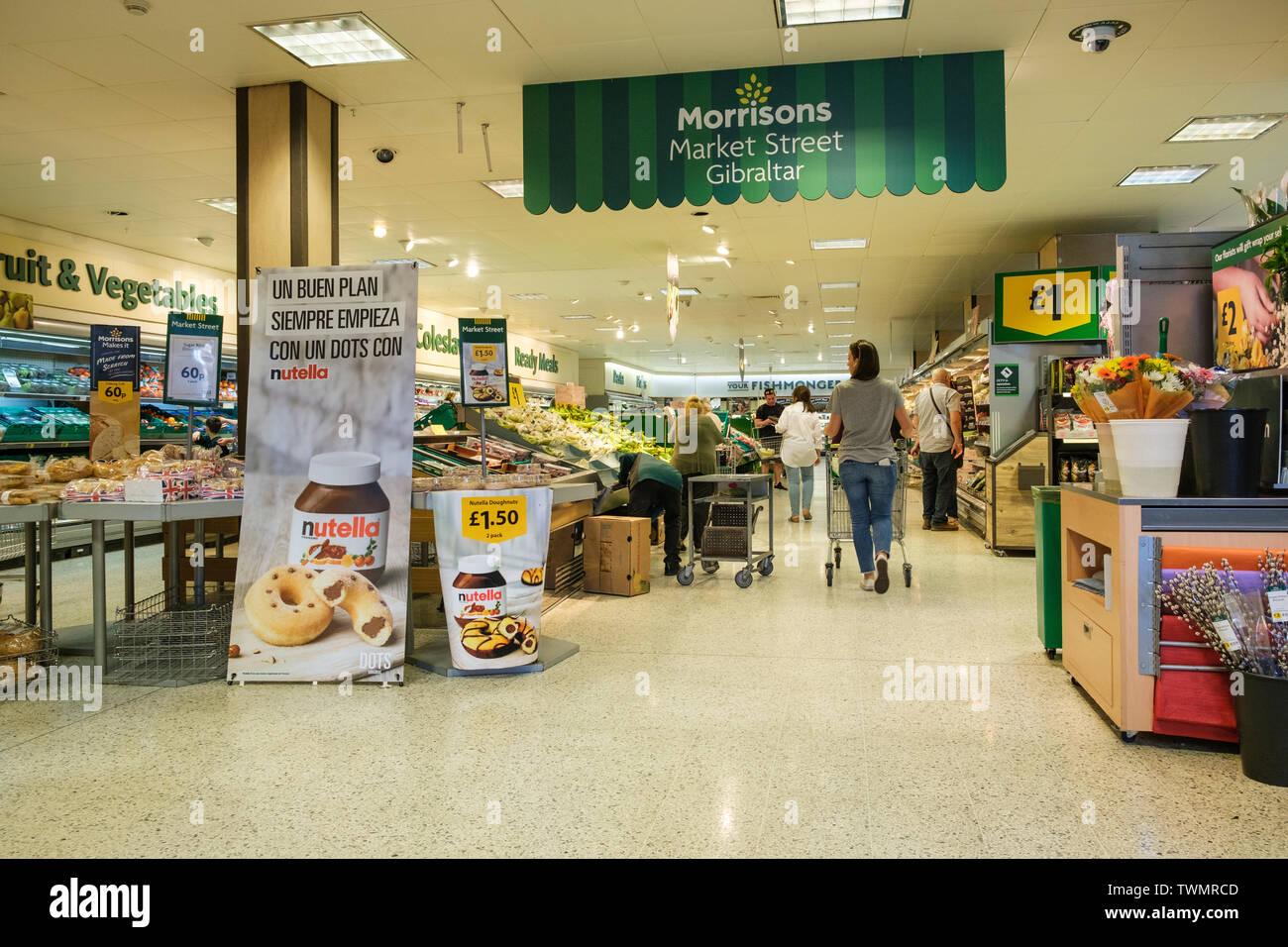 Supermarché Morrisons, Gibraltar. Seul magasin en dehors de l'Angleterre avec fournitures par 18 camions de prendre 3 jours pour le voyage. Banque D'Images