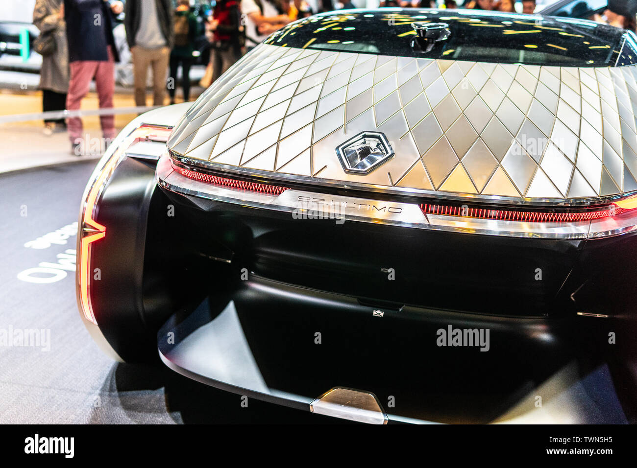 Paris, France, Mai 04, 2018 big electric robo autonome mobile voiture Renault salon ULTIMO EZ-concept prototype au Mondial de l'Automobile de Paris, Renault Co Banque D'Images