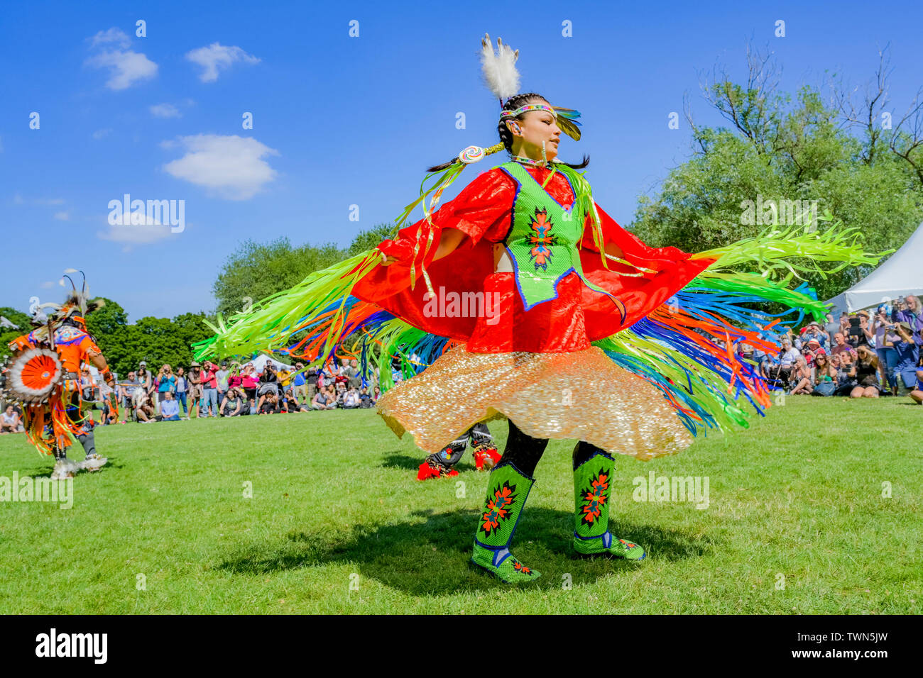 Danseurs pow wow à la célébration de la Journée nationale autochtone, Trout Lake, Vancouver, British Columbia, Canada Banque D'Images