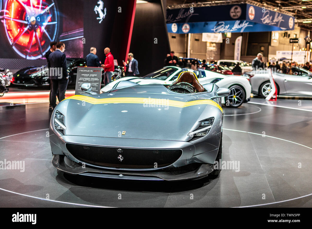 Paris, France, Octobre 04, 2018 : Ferrari Monza SP1 au Mondial de l'Automobile de Paris, voiture de sport produite par le constructeur italien Ferrari Banque D'Images