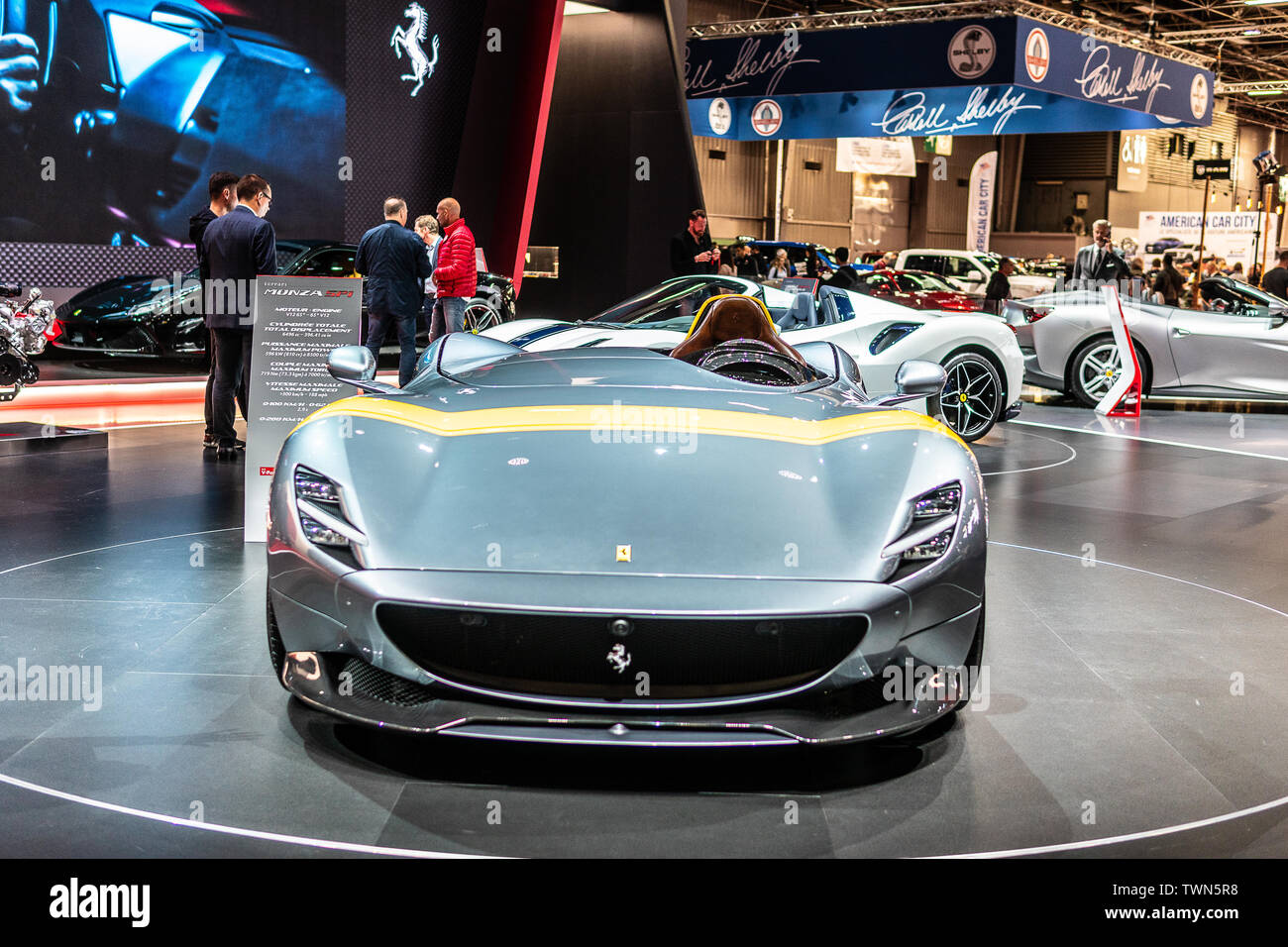 Paris, France, Octobre 04, 2018 : Ferrari Monza SP1 au Mondial de l'Automobile de Paris, voiture de sport produite par le constructeur italien Ferrari Banque D'Images