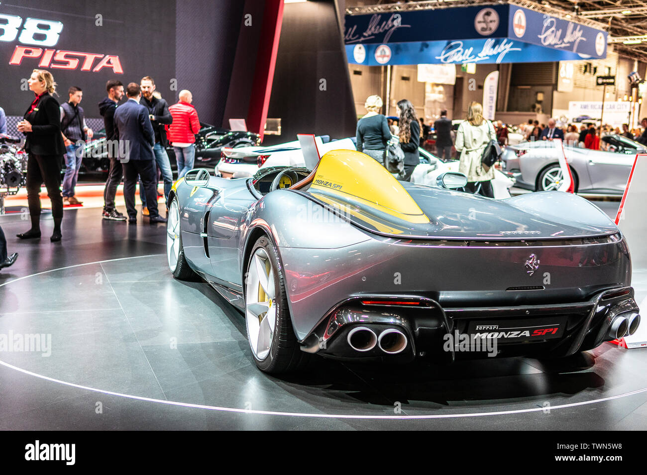 Paris, France, Octobre 04, 2018 : Ferrari Monza SP1 au Mondial de l'Automobile de Paris, voiture de sport produite par le constructeur italien Ferrari Banque D'Images