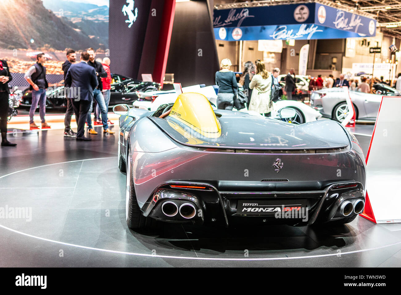 Paris, France, Octobre 04, 2018 : Ferrari Monza SP1 au Mondial de l'Automobile de Paris, voiture de sport produite par le constructeur italien Ferrari Banque D'Images