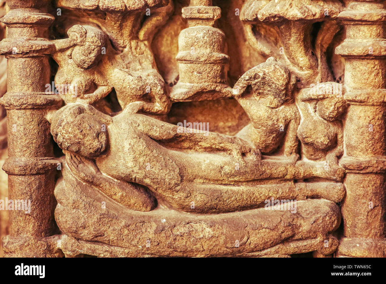 Ancienne sculpture en grès de dormir Gautam Bouddha à partir de la sixième siècle ère commune Banque D'Images