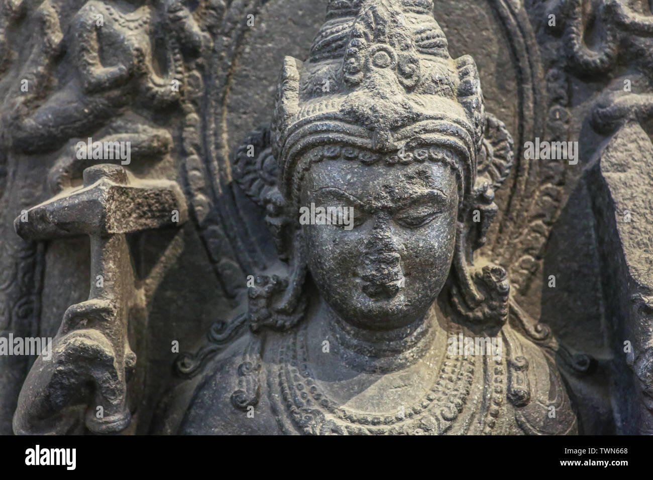 Sculpture en pierre ancienne de Dieu indien 'Vagisvari' faite de basalte du cinquième siècle ère commune Banque D'Images