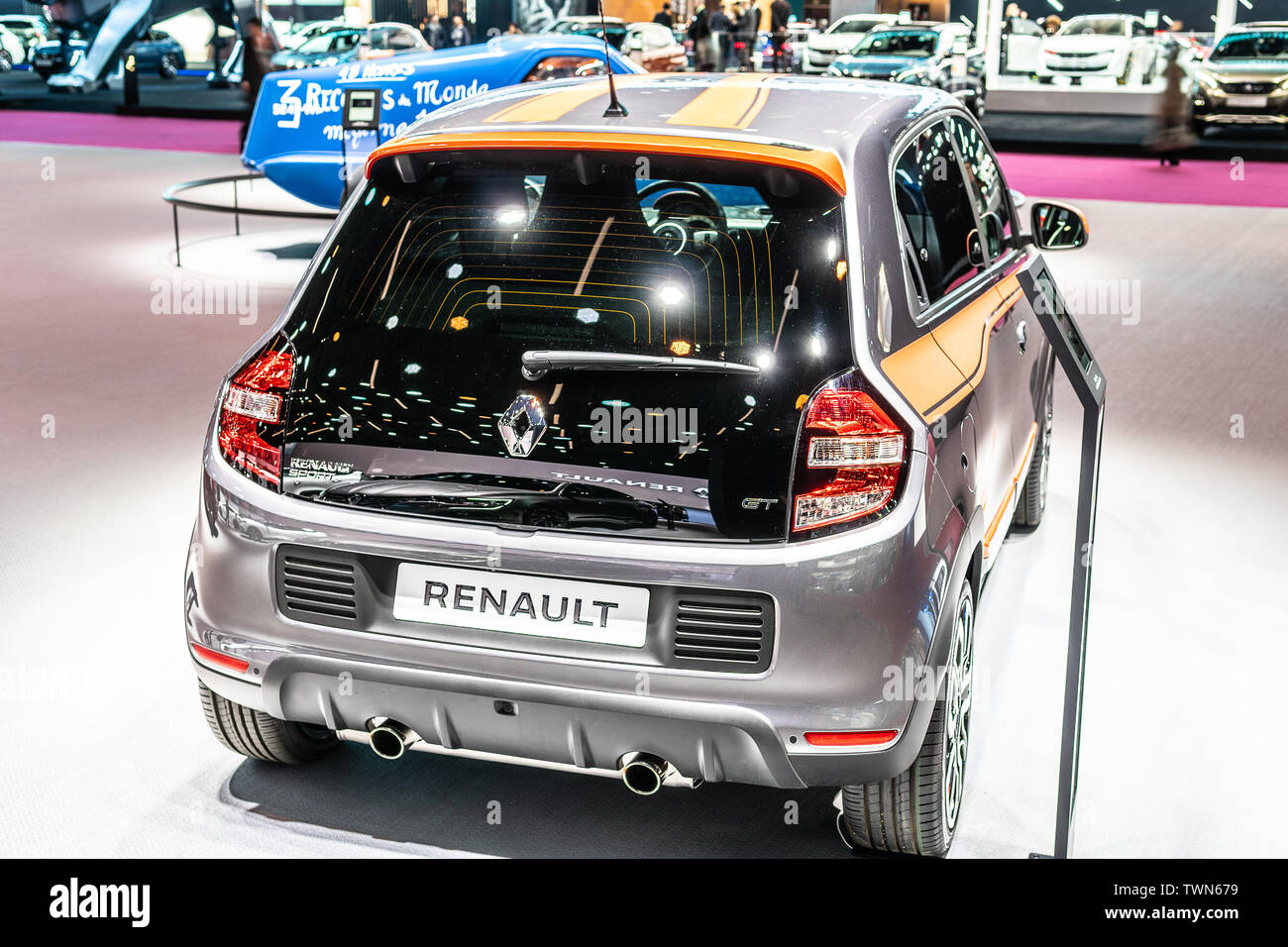 Paris, France, Octobre 05, 2018 : Renault Twingo Sport GT au Mondial de l'Automobile de Paris, produit par le constructeur automobile français Renault multinationale Banque D'Images