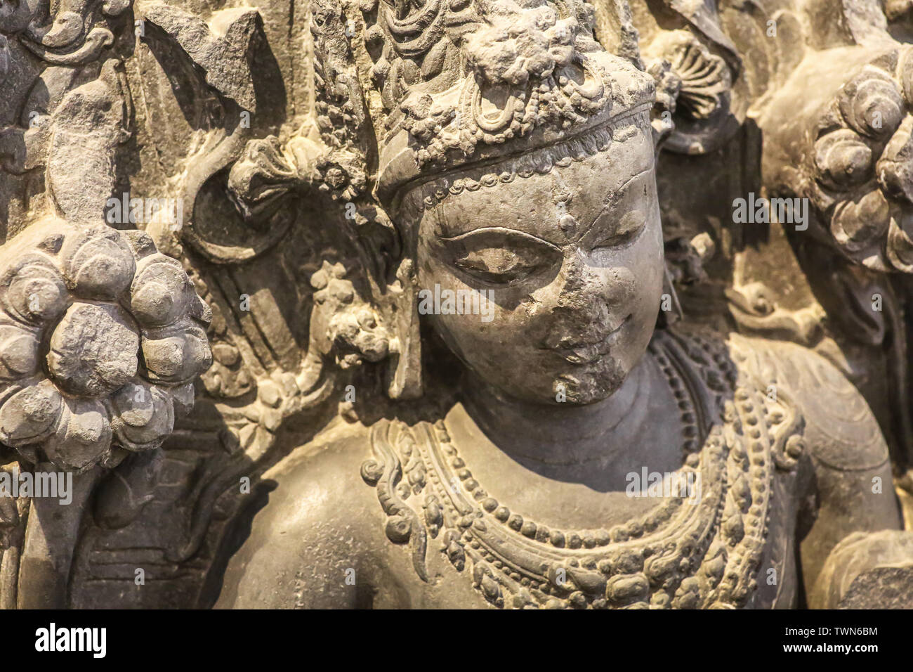 La déesse indienne médiévale Avalokitesvara sculpture de pierre 11e siècle ap. Banque D'Images