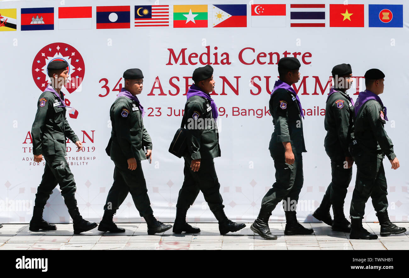 Bangkok, Thaïlande. 22 Juin, 2019. Les gardes policiers à l'extérieur centre des médias au cours de la 34e Sommet de l'ASEAN à Bangkok, Thaïlande. Credit : SOPA/Alamy Images Limited Live News Banque D'Images