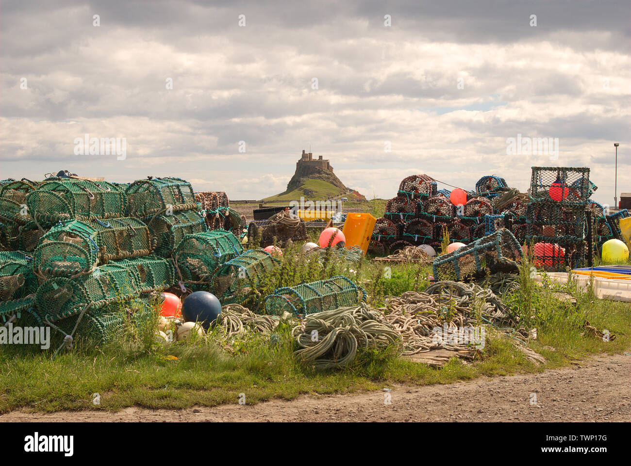 Château de lindisfarne outils et des pêcheurs à l'Harbour area Banque D'Images