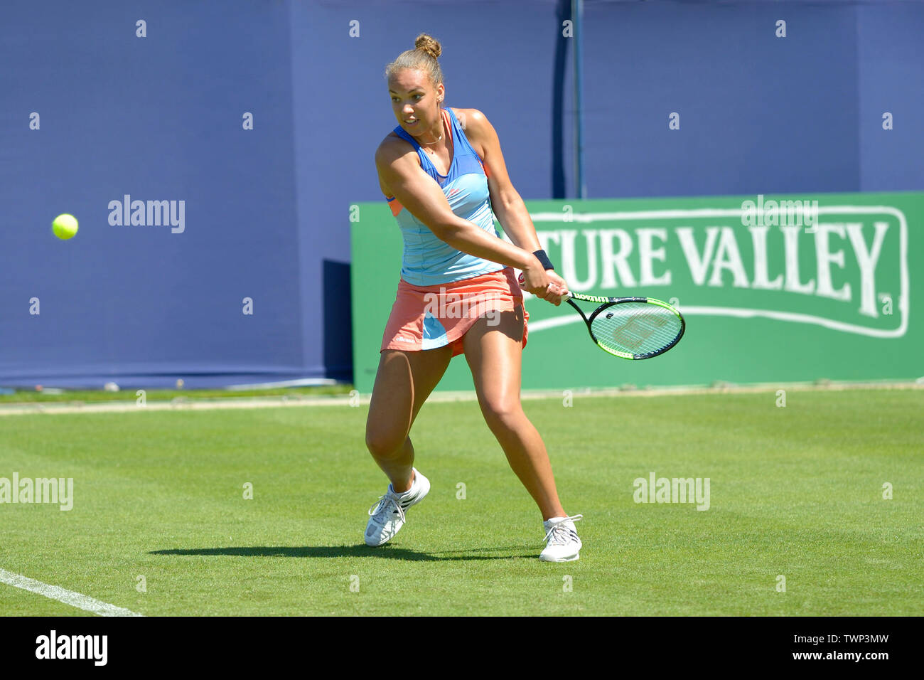 Freya Christie (GBR) jouant dans le premier tour de qualification de la nature internationale de la vallée, le Devonshire Park, Eastbourne, Royaume-Uni. 22 Juin 2019 Banque D'Images