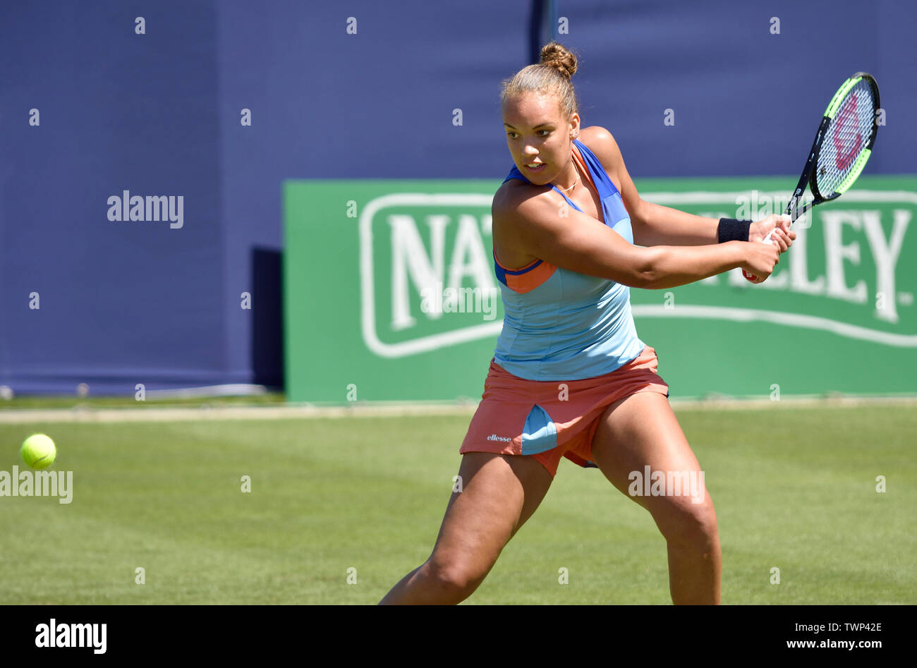 Freya Christie (GBR) jouant dans le premier tour de qualification de la nature internationale de la vallée, le Devonshire Park, Eastbourne, Royaume-Uni. 22 Juin 2019 Banque D'Images