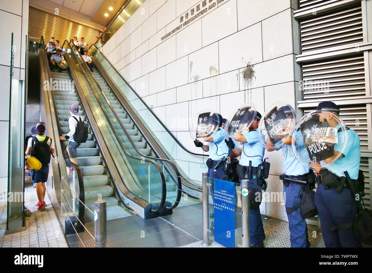 Hong Kong, Chine - Juin 21th, 2019. Bloc de manifestants de la police et demander la libération des manifestants arrêtés lors d'une manifestation. Les protestataires exigent également que chef de la carrie Lam à l'étape vers le bas. Gonzales : Crédit Photo/Alamy Live News Banque D'Images