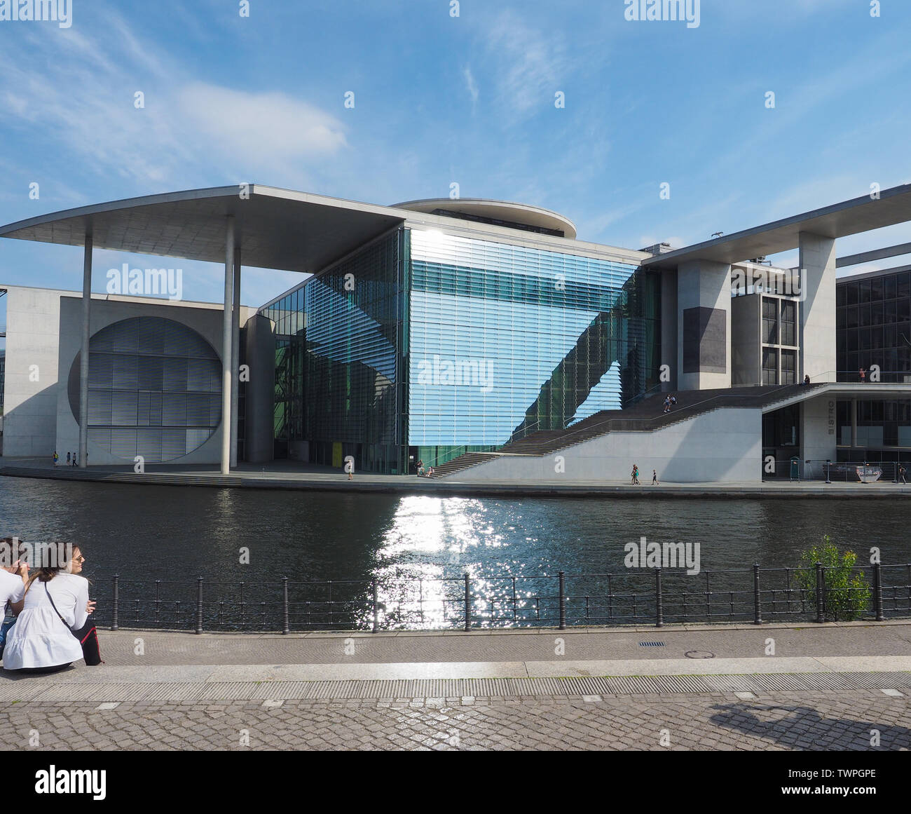 BERLIN, ALLEMAGNE - circa 2019 JUIN : Band des Bundes complexe de bâtiments du gouvernement près du Reichstag, le parlement allemand Banque D'Images