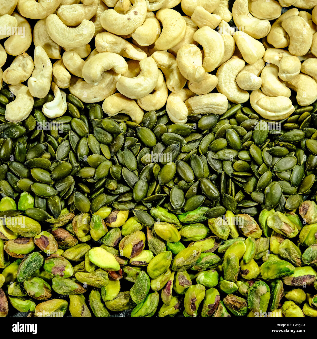 Close Up les pistaches, graines de citrouille et noix de cajou dans un Patternpile, tas, pile, Banque D'Images