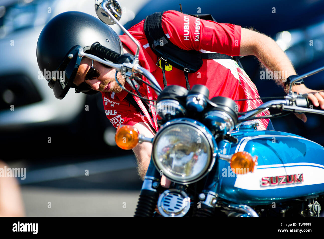 22 juin 2019, l'automobile Circuit Paul Ricard, Le Castellet, Marseille, France ; FIA Formula 1 Grand Prix de France, la qualification ; Sebastian Vettel de l'équipe Ferrari arrive pour le Circuit Paul Ricard, Pablo Guillen/Alamy Banque D'Images