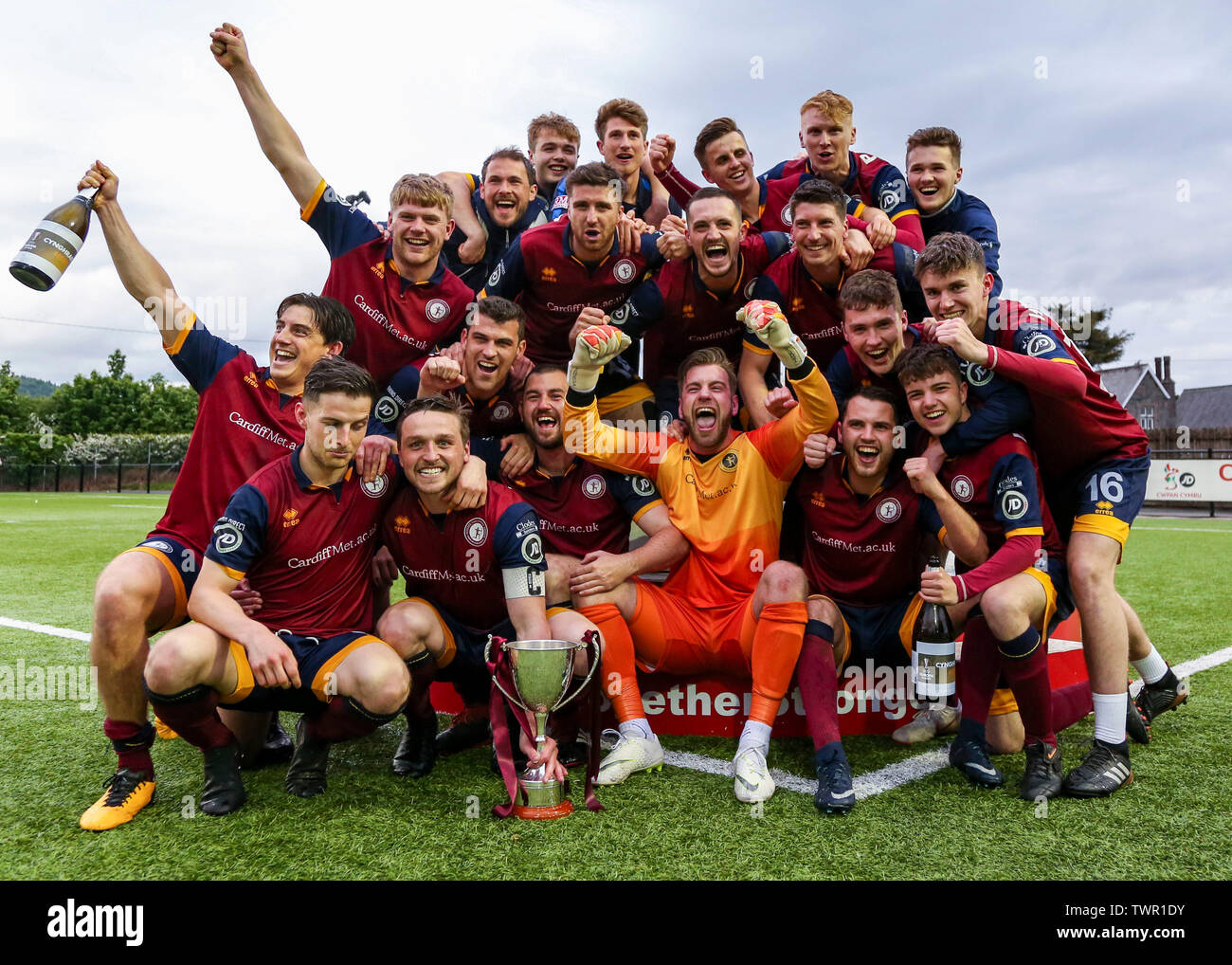 BALA, Royaume-Uni. Le 19 mai 2019. Cardiff a rencontré le FC célébrer après avoir battu Bala Town FC sur les sanctions dans leurs Europa League play-off à Maes Tegid. Banque D'Images