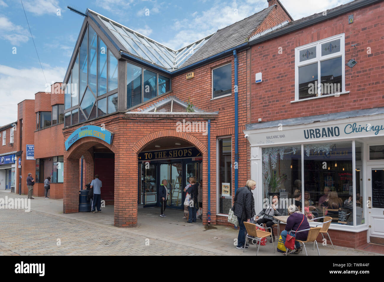 Le centre ville le Prescot accueil du nouveau théâtre de Shakespeare le nord. Eccleston Street. Shopping Center Banque D'Images