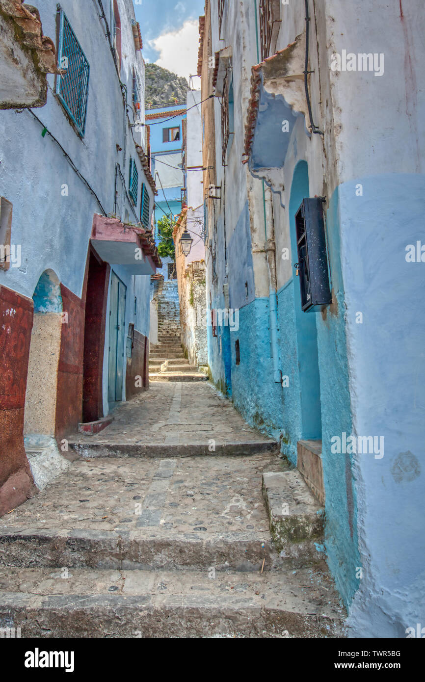Ruelle typique de la Casbah de Chaouen, Maroc Banque D'Images