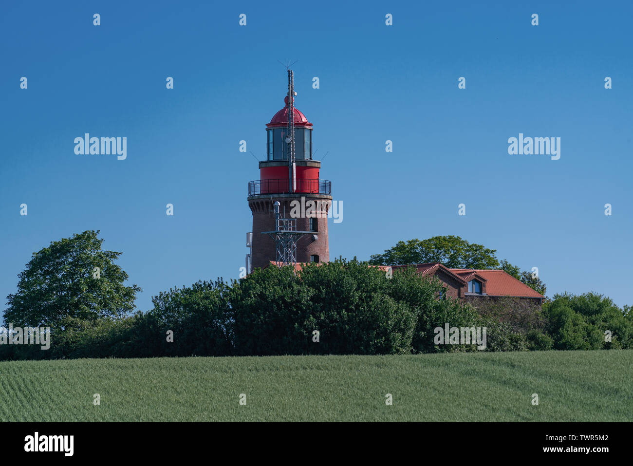 Leuchtturm Buk dans Bütgenbacher Hof à la côte de la mer Baltique allemande près de Bad Doberan et Kühlungsborn Banque D'Images