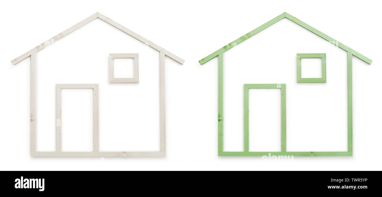 Wood green house forme isolé sur fond blanc en bois, écologie green building house concept Banque D'Images