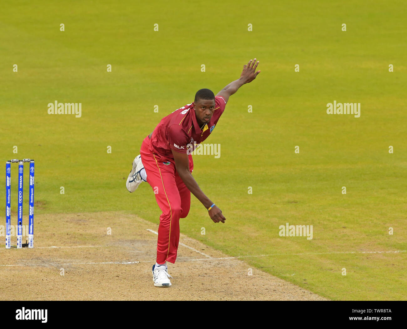 MANCHESTER, Angleterre. 22 juin 2019 : Jason Titulaire d'Antilles bowling pendant les Antilles v Nouvelle-zélande, ICC Cricket World Cup Match, à Old Trafford, Manchester, Angleterre. Banque D'Images