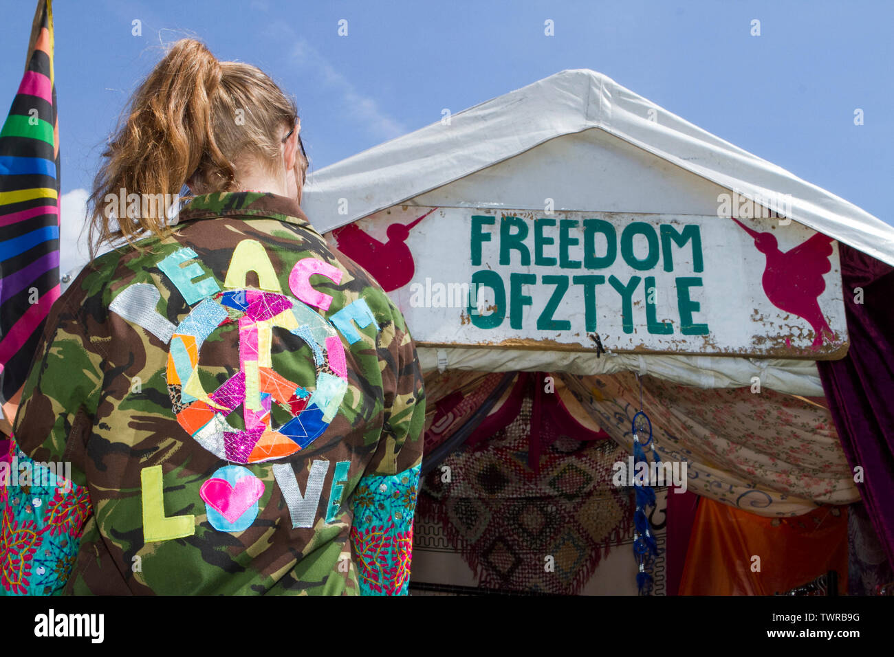 La liberté de style, la mode, l'habillement femelle unique Sud Oye, Sefton Park, Liverpool, Royaume-Uni Banque D'Images