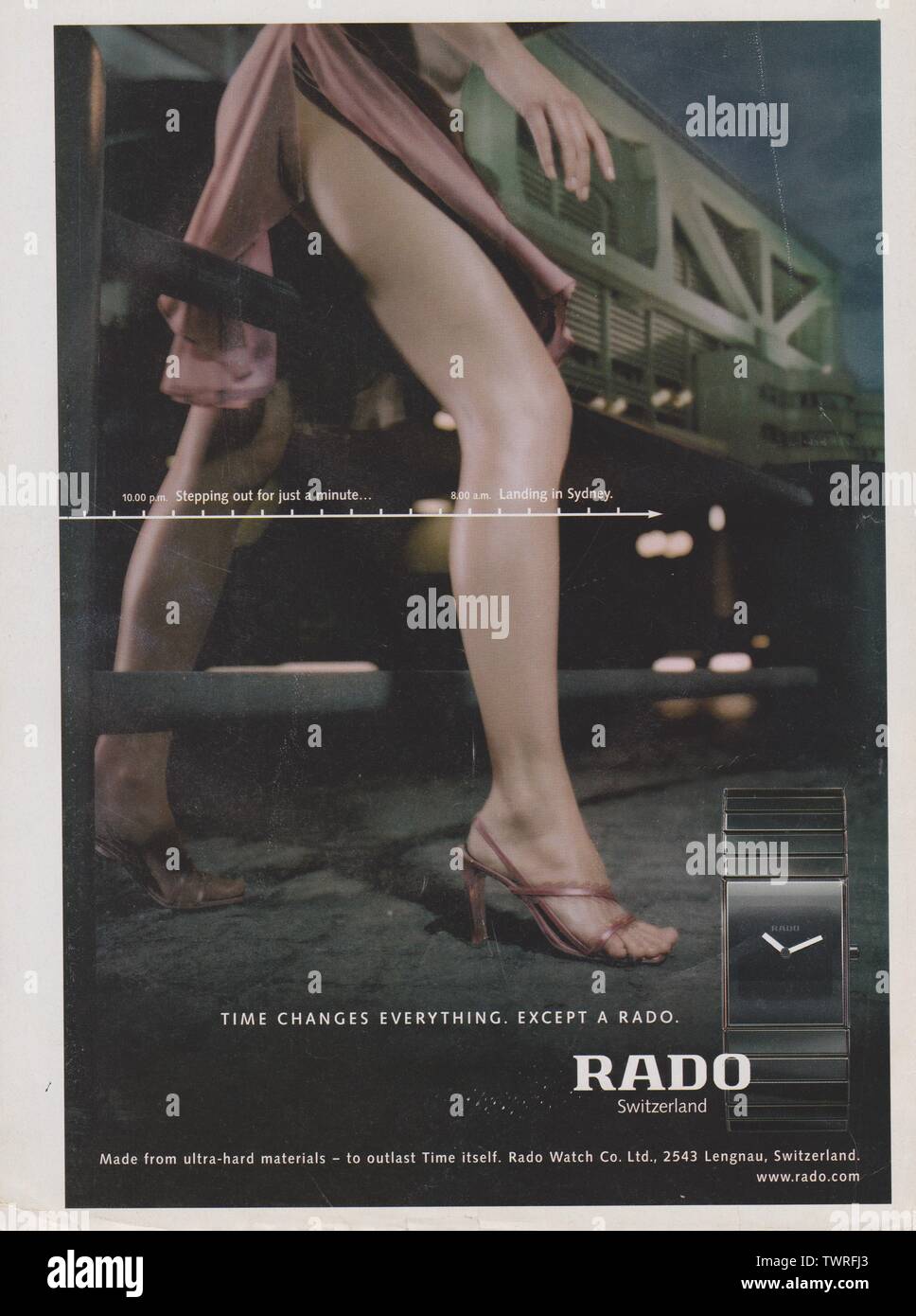 Affiche publicitaire de Suisse Rado Watch Magazine, 2001, le temps change tout. Sauf un slogan, RADO RADO créatif une publicité à partir d'Années 2000 Banque D'Images