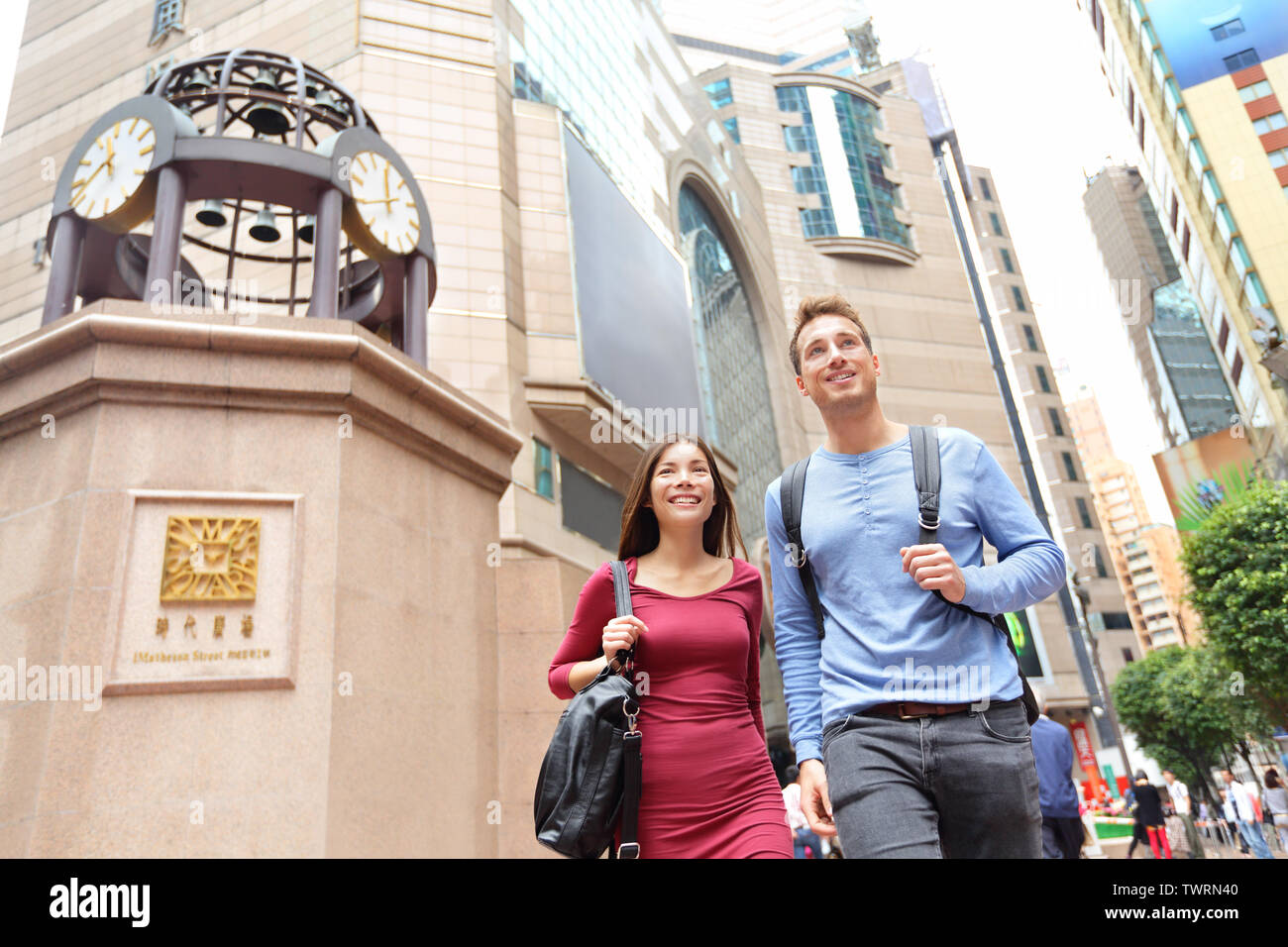 Hong Kong, les gens marcher à Causeway Bay sur Times Square, à Hong Kong. Causeway Bay est l'une des parties les plus séduisantes pour les touristes et les hommes d'affaires visitant Hong Kong et bon pour le shopping. Banque D'Images