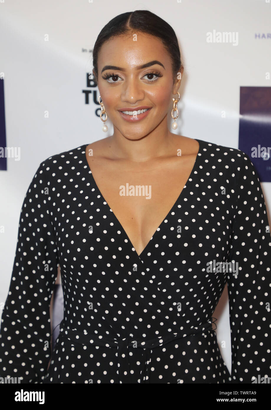 Amal Fashanu herse à la pratique dentaire pour la première fois, un dîner de gala de charité au profit de la tumeur au cerveau de bienfaisance à l'Intercontinental Hotel à London 02 Banque D'Images