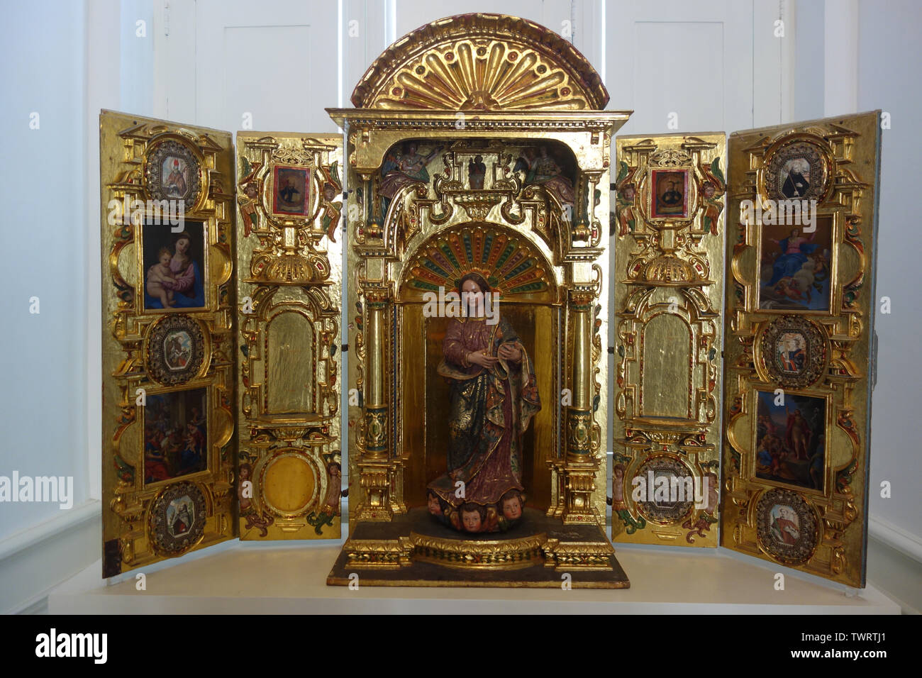 Lima, Pérou - Nov 18, 2019 : l'empire colonial espagnol d'art religieux en exposition dans le musée Pedro de Osma. Banque D'Images