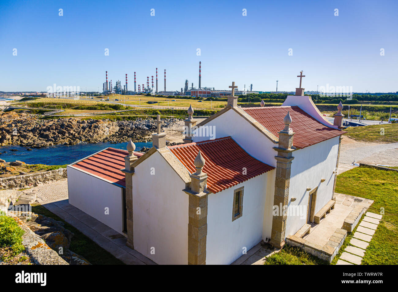 Boa Nova chapelle sur la côte Atlantique, près de Porto, Portugal Banque D'Images