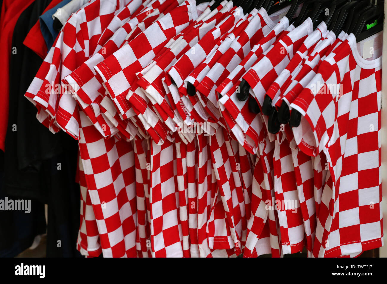 T-shirts aux couleurs du drapeau croate à vendre Banque D'Images