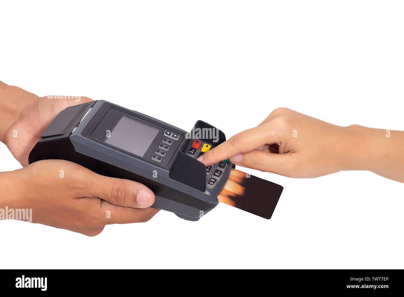 Close up of hand entrez votre numéro de carte de crédit code de mot de passe de sécurité Lecteur de cartes de crédit dans la machine au terminal de point de vente isolated on white Banque D'Images