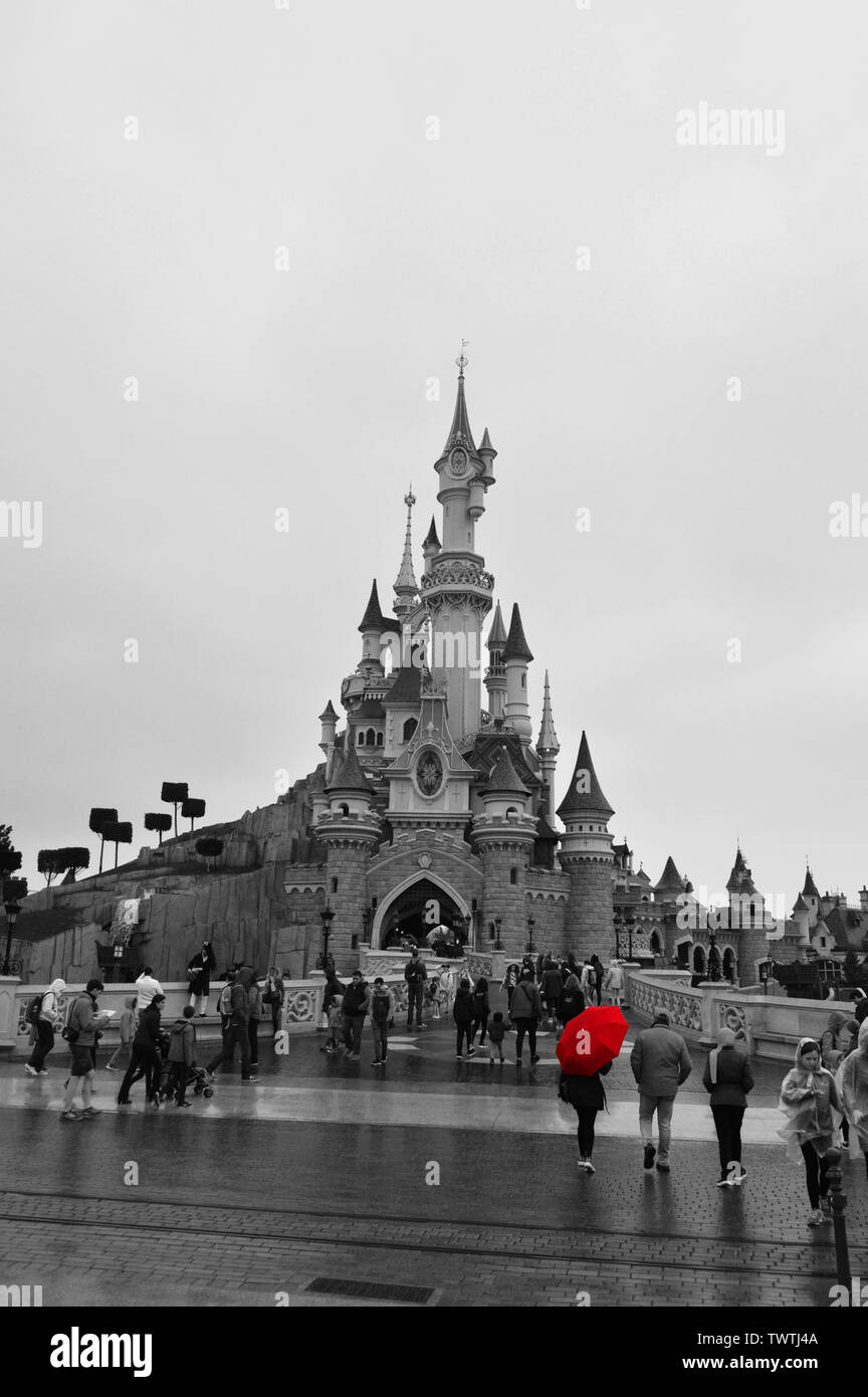 Heureux pleuvoir journée à Disneyland Paris Banque D'Images