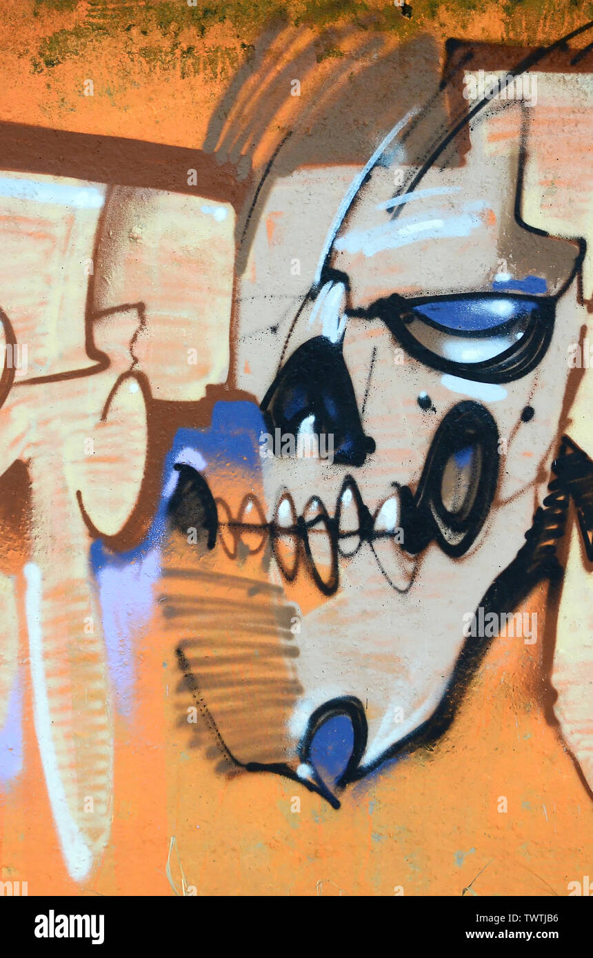 Fragment de graffiti street art couleur peintures avec les contours et les ombres, Close up. Texture de fond de la jeunesse l'art contemporain de la culture. Scary skul Banque D'Images