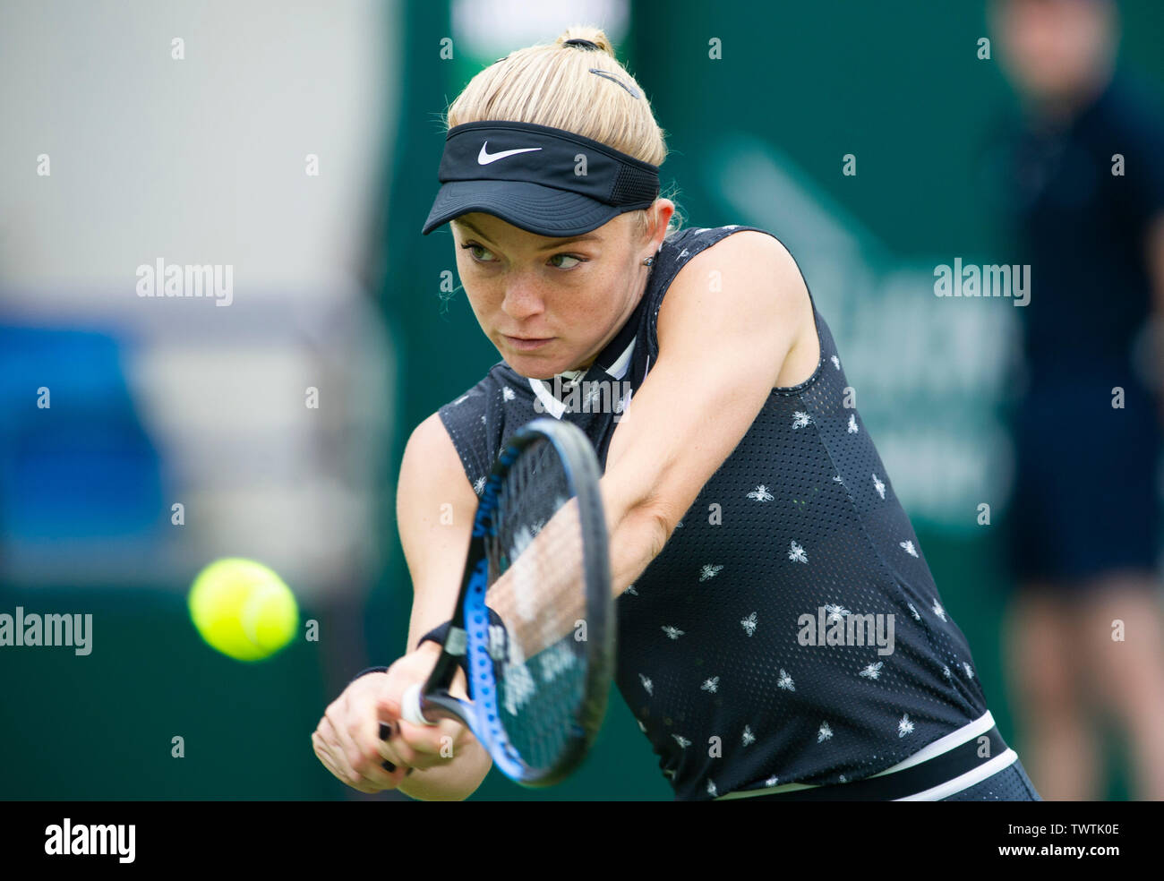 Eastbourne UK 23 juin 2019 - Katie Swan de la Grande-Bretagne en action contre Shuai Zhang de Chine à la vallée de la nature qui a eu lieu le tournoi international de tennis du Devonshire Park à Eastbourne . Crédit photo : Simon Dack / TPI / Alamy Live News Banque D'Images