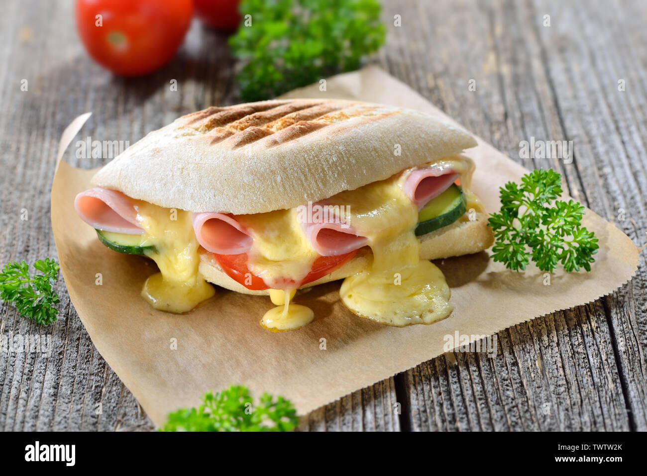 Panini grillé fraîchement préparé