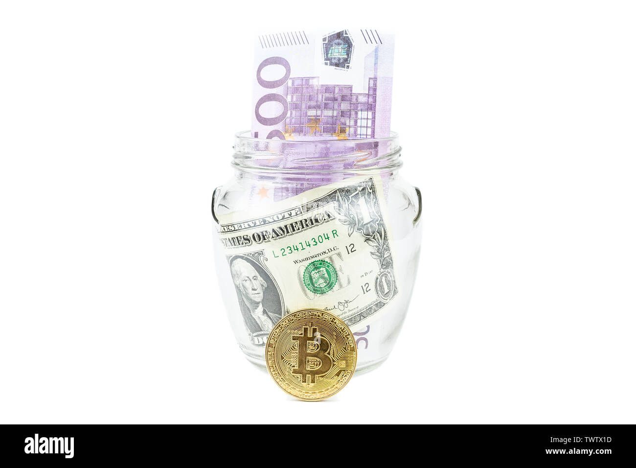 Du vrai coin de bitcoin doré sur fond de bois Photo Stock - Alamy