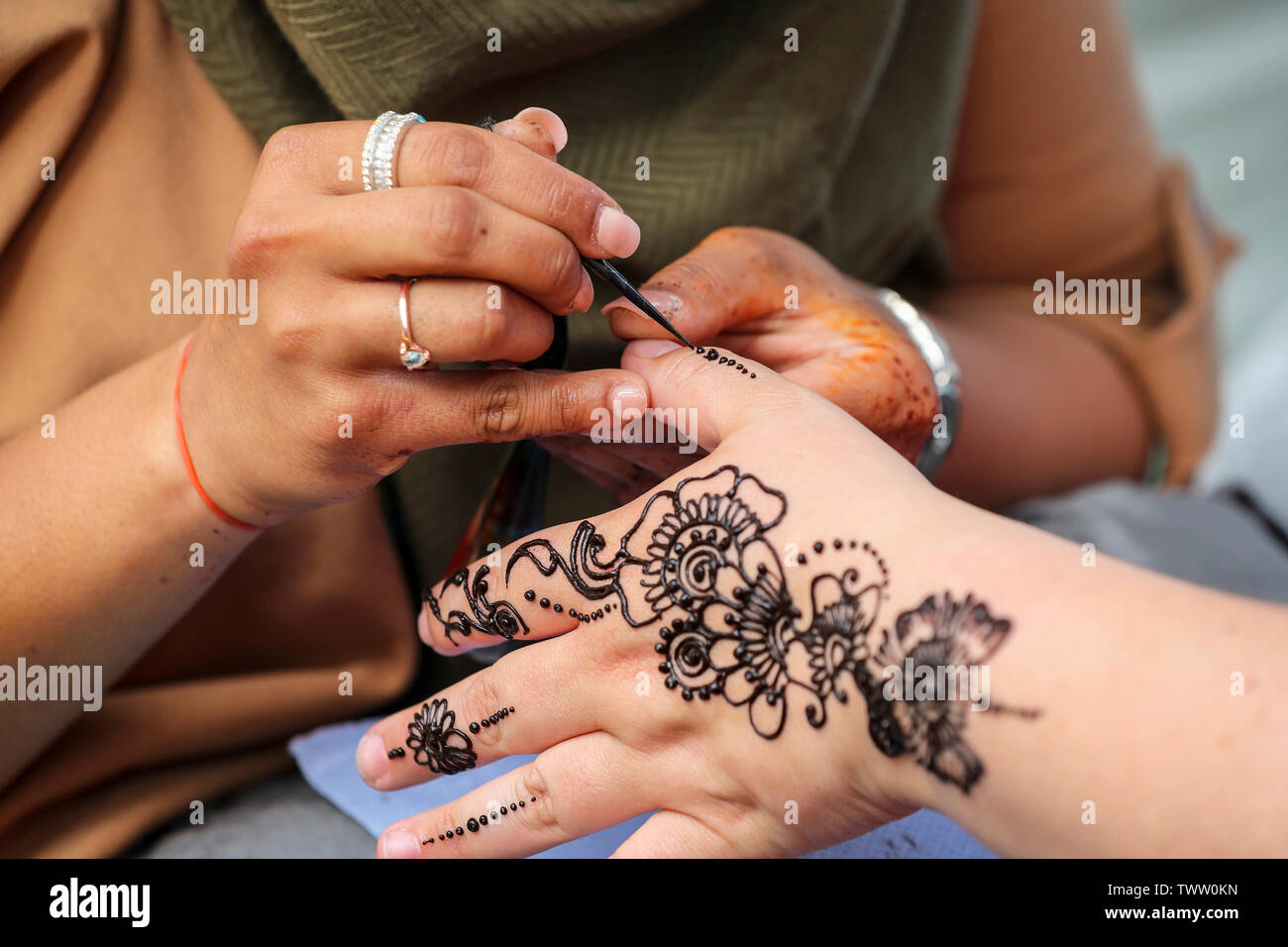 Glasgow, Royaume-Uni. 23 juin 2019. Le plus grand événement multiculturel l'Ecosse a eu lieu à Glasgow Kelvingrove Park, avec la musique, le théâtre et la culture du monde entier. Glasgow Mela a commencé en 1990 dans le cadre de la célébration de la ville comme Capitale européenne de la Culture et présente des artistes, interprètes et groupes locaux de diverses communautés de Glasgow et est considérée comme la vitrine de l'Ecosse multiculturelles contemporaines. Credit : Findlay/Alamy Live News Banque D'Images Glasgow, Royaume-Uni. 23 juin 2019. Le plus grand événement multiculturel l'Ecosse a eu lieu à Glasgow Kelvingrove Park, avec la musique, le théâtre et la culture du monde entier. Glasgow Mela a commencé en 1990 dans le cadre de la célébration de la ville comme Capitale européenne de la Culture et présente des artistes, interprètes et groupes locaux de diverses communautés de Glasgow et est considérée comme la vitrine de l'Ecosse multiculturelles contemporaines. Credit : Findlay/Alamy Live News Banque D'Images