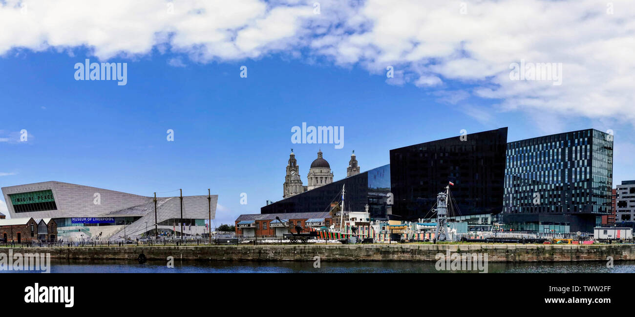 Pier Head panorama de l'Albert Dock, Liverpool, Angleterre, Royaume-Uni Banque D'Images