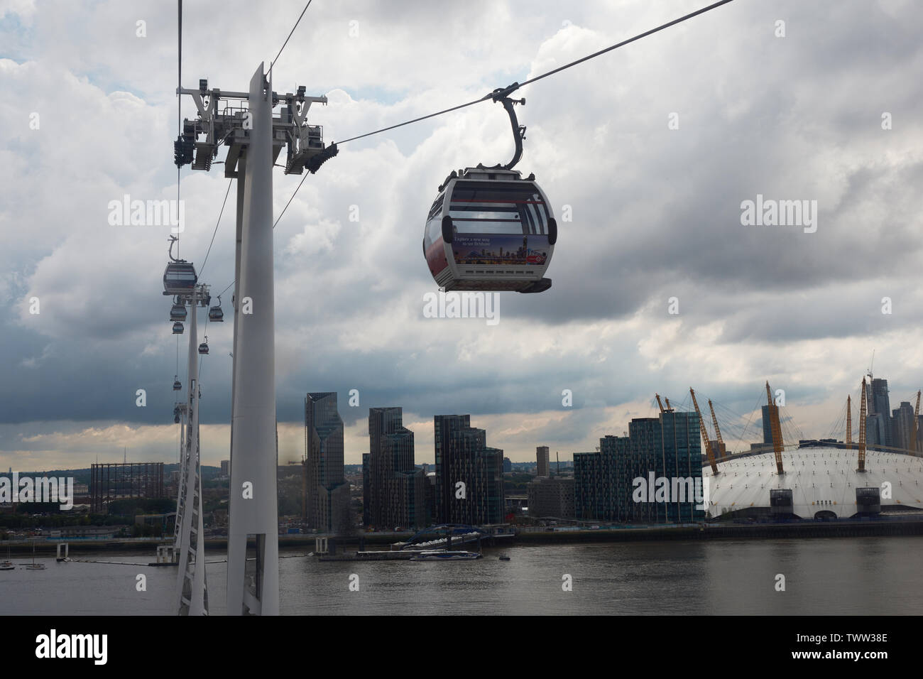 Londres, Royaume-Uni - 11 juin 2019 : unis téléphérique. Ce service est le premier téléphérique urbain qui traverse la Tamise depuis Excel Centre à l'O2 Banque D'Images