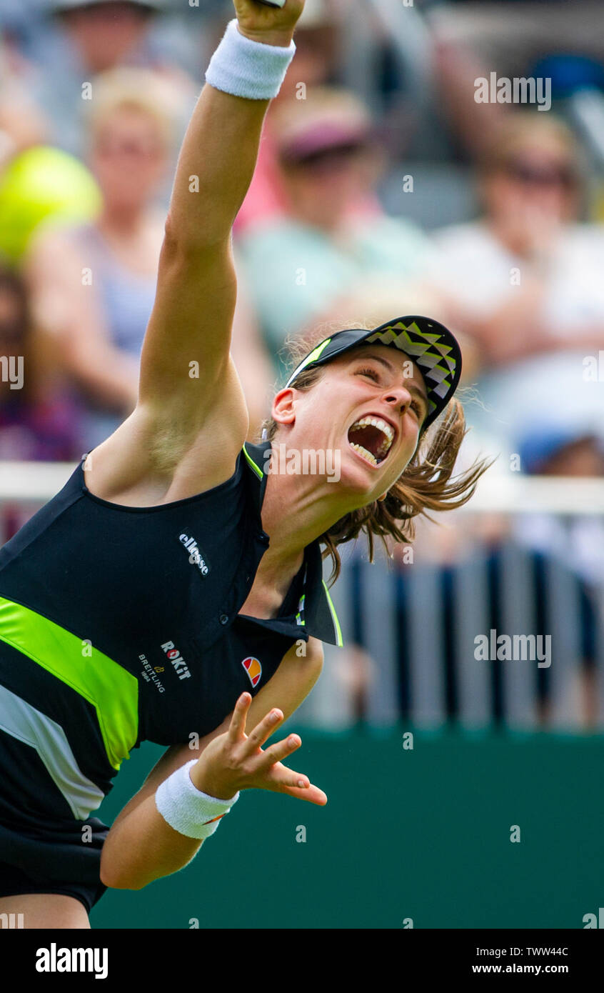 Eastbourne, Royaume-Uni. 23 juin 2019. Johanna Konta de Grande-bretagne en action sur son chemin vers la victoire de l'Ukraine sur Dayana Yastremska dans leur premier match au tournoi de tennis International Nature Valley tenue à Devonshire Park à Eastbourne . Crédit photo : Simon Dack / TPI / Alamy Live News Banque D'Images