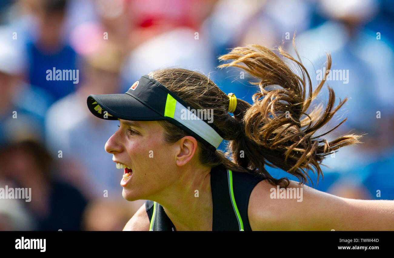Eastbourne, Royaume-Uni. 23 juin 2019. Johanna Konta de Grande-bretagne en action sur son chemin vers la victoire de l'Ukraine sur Dayana Yastremska dans leur premier match au tournoi de tennis International Nature Valley tenue à Devonshire Park à Eastbourne . Crédit photo : Simon Dack / TPI / Alamy Live News Banque D'Images