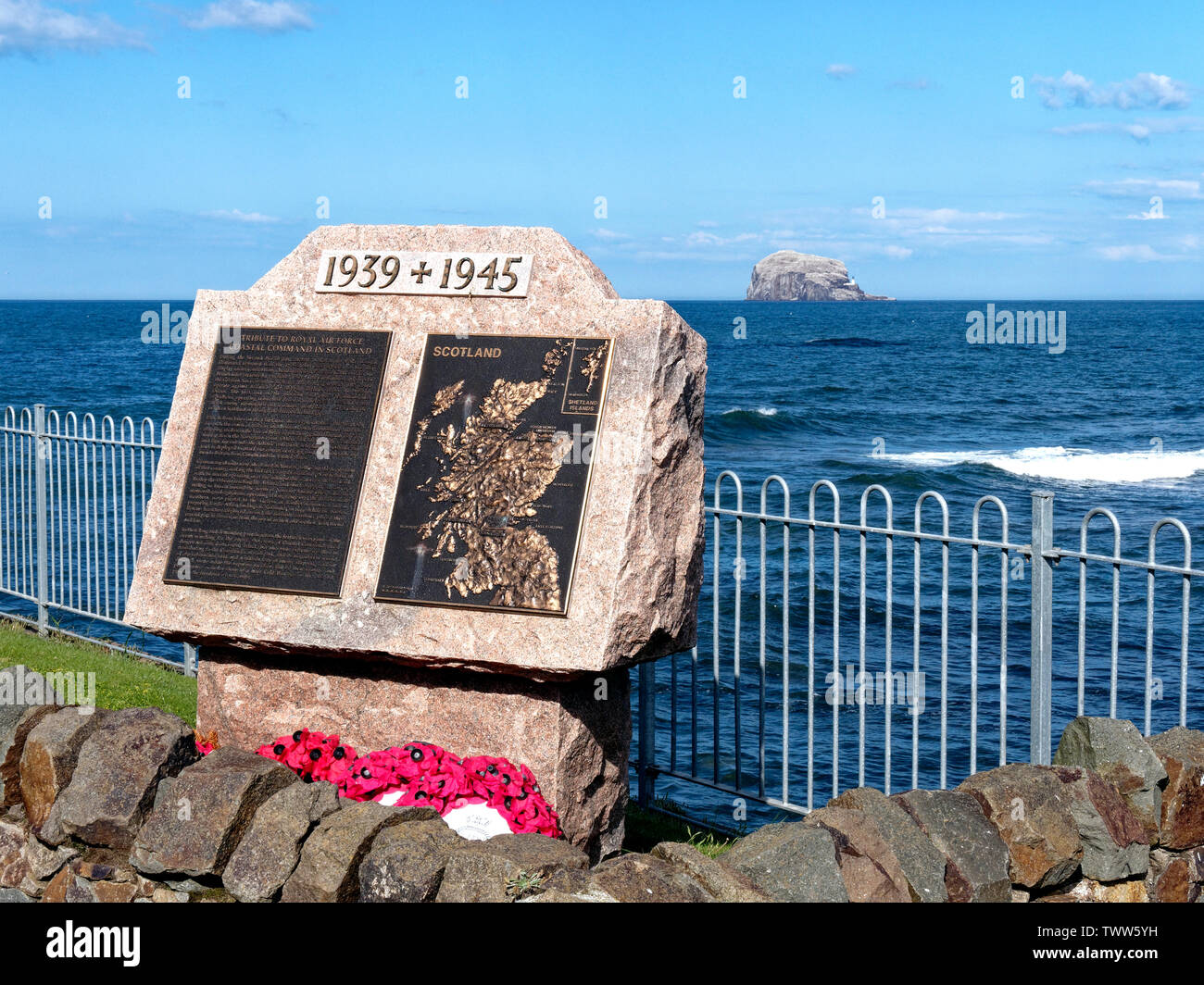 Hommage commémoratif au Coastal Command de la Royal Air Force près du centre d'oiseaux de mer, North Berwick, East Lothian, Ecosse, Royaume-Uni. Banque D'Images